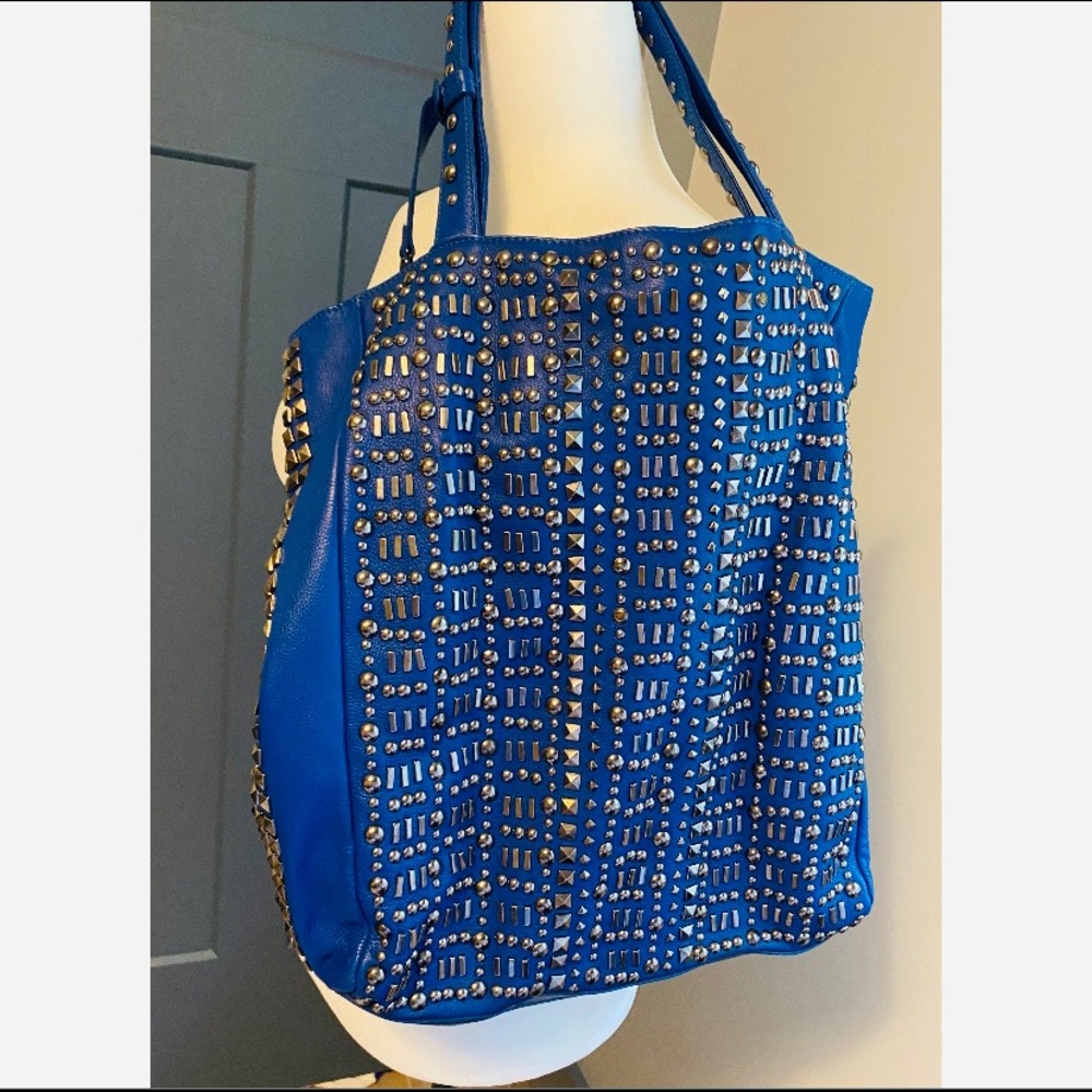 Large Tosca Blu leather shoulder bag made in Italy